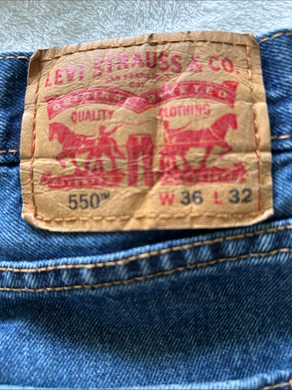 Levi's Men's 550 Relaxed Fit Jeans - Blue with Tan Patch Red Tab Size W36 L32 - Picture 2 of 12